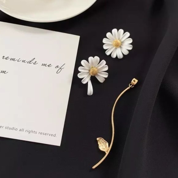 Daisy Bloom Mismatched Drop Stud Earrings - Picture 3 of 16